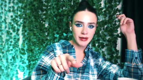 Snapshot of ivyjonson chatting on 12-22-24, 11:09 Miss Ivy online show from 12-22-24, 11:09