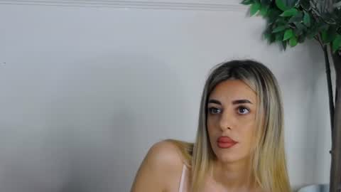 Snapshot of ivylustt chatting on 06-16-26, 05:21 IvyLustt online show from 06-16-26, 05:21