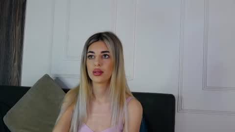 Snapshot of ivylustt chatting on 06-19-26, 05:34 IvyLustt online show from 06-19-26, 05:34