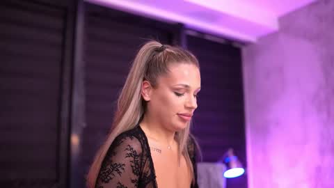 IvyRowa online show from 02-11-25, 04:22