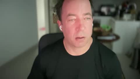 Snapshot of iwantuu2 chatting on 12-22-24, 03:44 chat with me to find out online show from 12-22-24, 03:44