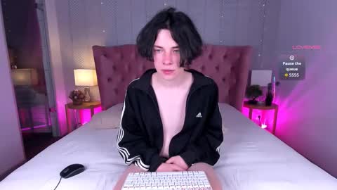 Maxim online show from 10-28-25, 02:53