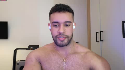 Snapshot of izaak_lover chatting on 01-03-25, 11:55 Izaak online show from 01-03-25, 11:55