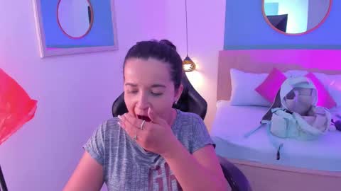 Iza online show from 09-10-25, 02:33