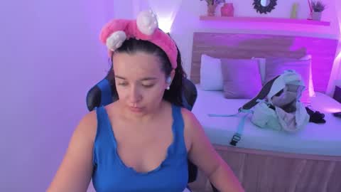 Iza online show from 09-18-25, 01:13