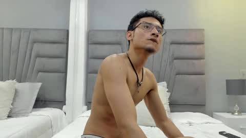 Snapshot of izato chatting on 02-24-25, 02:26 izato online show from 02-24-25, 02:26