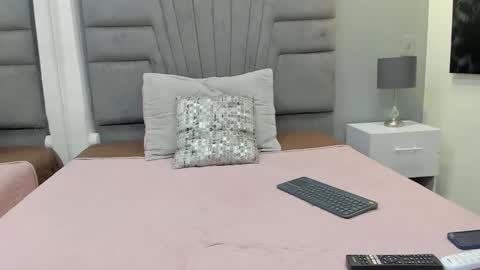 Snapshot of izato chatting on 03-08-25, 11:16 izato online show from 03-08-25, 11:16