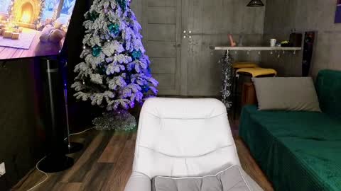 izi online show from 12-19-24, 09:28