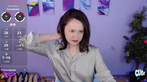 Queen of nylon  Victoria online show from 02-02-25, 05:21