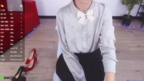 Snapshot of izzy_cam chatting on 06-24-26, 05:28 Queen of nylon Victoria online show from 06-24-26, 05:28