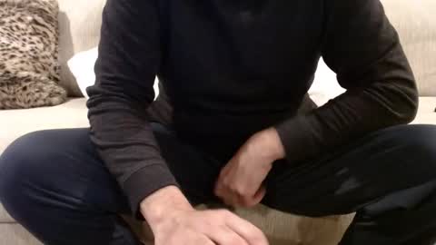 Snapshot of j335129 chatting on 12-18-25, 01:06 James online show from 12-18-25, 01:06