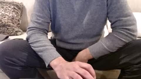 Snapshot of j335129 chatting on 12-22-25, 01:08 James online show from 12-22-25, 01:08