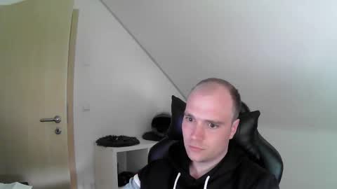 here4y online show from 04-12-26, 03:28