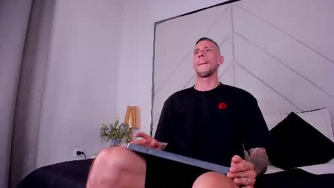 Snapshot of j_king__ chatting on 06-19-26, 06:56 J King online show from 06-19-26, 06:56