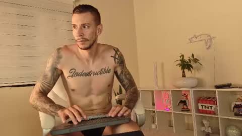 Snapshot of j_king__ chatting on 07-06-26, 01:08 J King online show from 07-06-26, 01:08