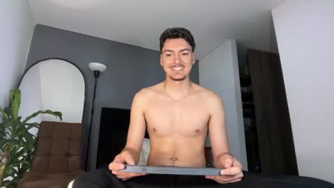 INDEPENDENT MODEL online show from 04-08-26, 10:37