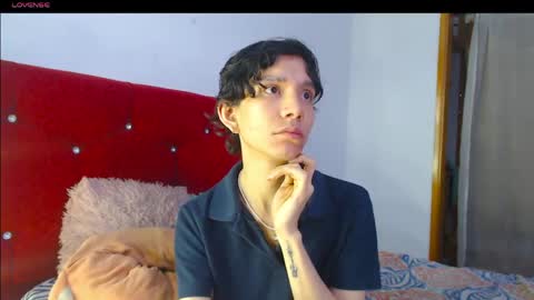 Snapshot of jack_s21 chatting on 04-25-26, 06:49 Laick online show from 04-25-26, 06:49