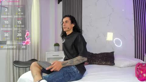 Snapshot of jackandrosse_ chatting on 12-16-25, 02:00 Jack Rosse online show from 12-16-25, 02:00