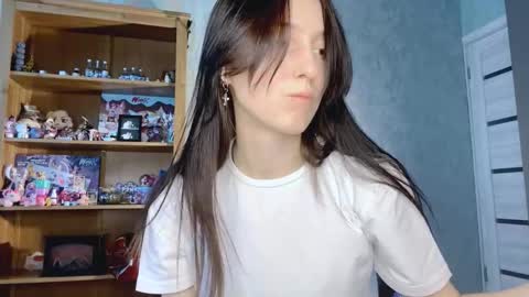 Snapshot of jackelineboldon chatting on 11-14-25, 09:30 Alice online show from 11-14-25, 09:30