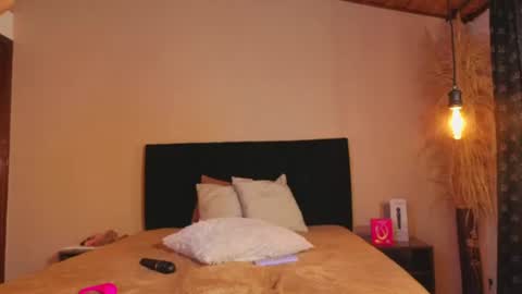 Snapshot of jackiie_ chatting on 06-19-26, 01:48 jackiie_ online show from 06-19-26, 01:48
