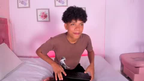 Snapshot of jackk_russell chatting on 06-12-26, 04:00 Jackk Russell online show from 06-12-26, 04:00