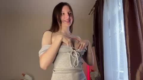 Snapshot of jaclynmalcolm chatting on 06-25-26, 05:12 Lillian online show from 06-25-26, 05:12