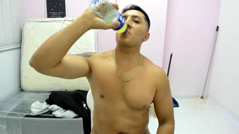 Snapshot of jacobiwalker chatting on 10-13-25, 10:32 jacobiwalker online show from 10-13-25, 10:32