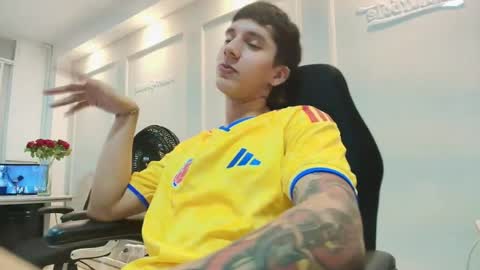 Snapshot of jacobo__parker21 chatting on 06-18-26, 01:17 jacobo parker online show from 06-18-26, 01:17
