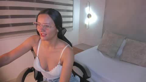 Snapshot of jade_callen chatting on 05-28-26, 11:40 J A D E online show from 05-28-26, 11:40