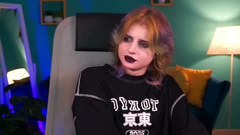 jade_castle online show from 02-04-25, 08:02