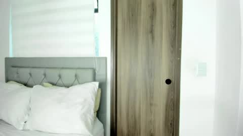 Jade smile online show from 04-27-26, 12:25