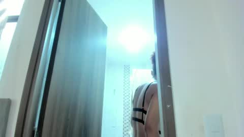 Snapshot of jade_obi chatting on 05-11-26, 01:39 Jade smile online show from 05-11-26, 01:39