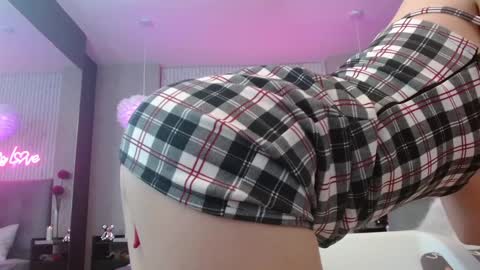Snapshot of jade_storm_ chatting on 01-09-25, 11:45 JADE online show from 01-09-25, 11:45