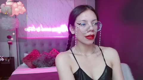 Snapshot of jade_storm_ chatting on 02-18-25, 05:10 JADE online show from 02-18-25, 05:10