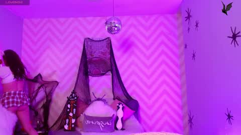 Snapshot of jade_storm_ chatting on 10-19-25, 04:13 JADE online show from 10-19-25, 04:13