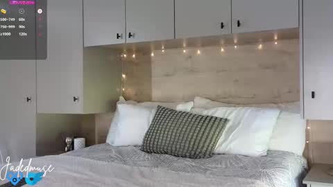 Jade online show from 03-09-26, 08:18