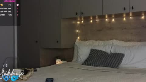 Jade online show from 04-06-26, 06:53