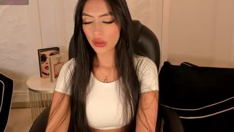 Snapshot of jadeevansx chatting on 01-17-26, 02:33 JADE EVANS online show from 01-17-26, 02:33