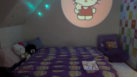 Snapshot of jadelondonxo chatting on 02-10-25, 01:03 Jade online show from 02-10-25, 01:03