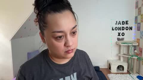 Snapshot of jadelondonxo chatting on 02-27-25, 02:54 Jade online show from 02-27-25, 02:54