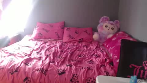 Snapshot of jadelondonxo chatting on 02-23-26, 05:43 Jade online show from 02-23-26, 05:43