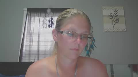 Snapshot of jadeluv chatting on 05-21-26, 06:04 JadeLuv online show from 05-21-26, 06:04