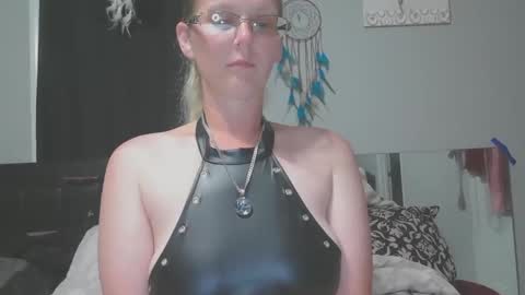Snapshot of jadeluv chatting on 06-04-26, 01:33 JadeLuv online show from 06-04-26, 01:33
