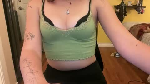 Snapshot of jadestarss chatting on 11-13-25, 01:48 Jade 3 online show from 11-13-25, 01:48