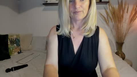 elena online show from 05-26-26, 02:29