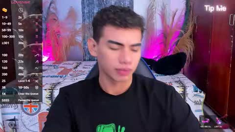 javi15  online show from 12-17-25, 05:46