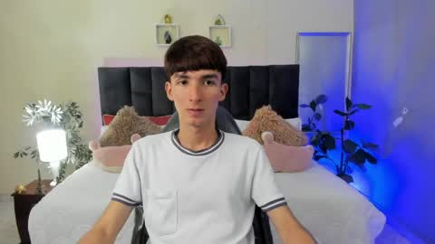 Snapshot of jake_evanss_ chatting on 05-11-26, 02:01 JAKE online show from 05-11-26, 02:01