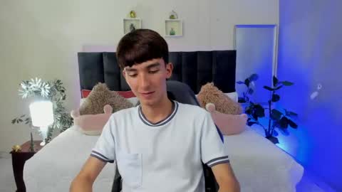 Snapshot of jake_evanss_ chatting on 05-11-26, 04:04 JAKE online show from 05-11-26, 04:04