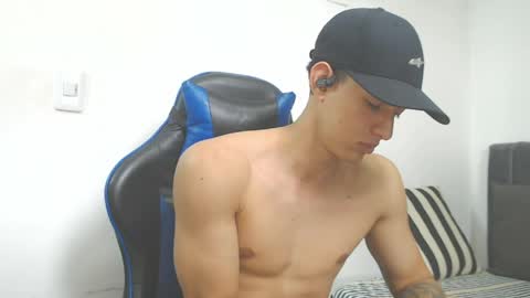 Hi guys im new 3 online show from 04-09-26, 06:46