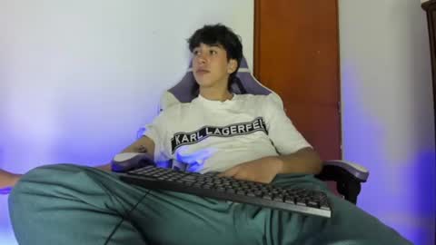 Snapshot of jake_tripp__ chatting on 03-27-26, 08:26 jake online show from 03-27-26, 08:26